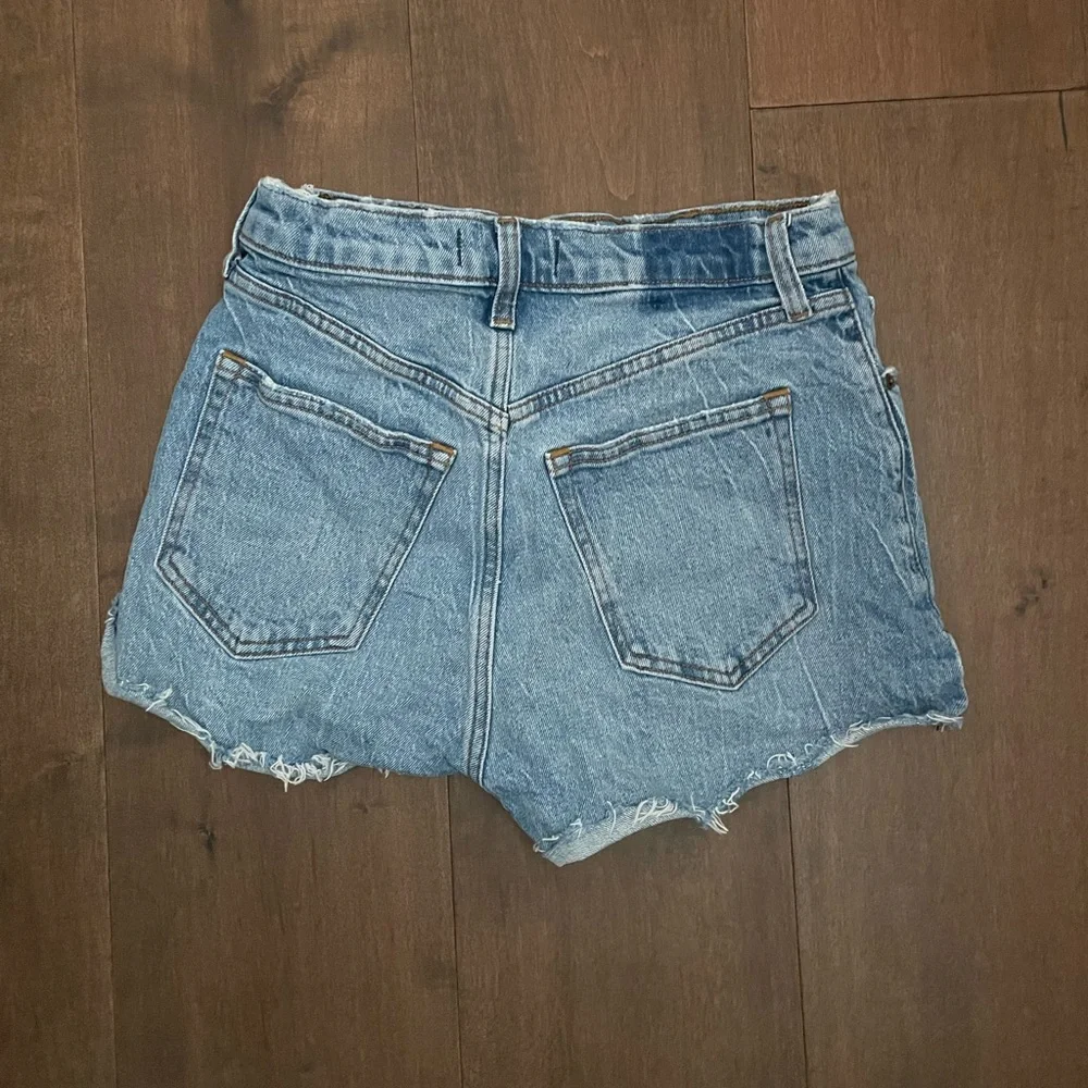 High Rise Mom Shorts - Picture 4 of 4